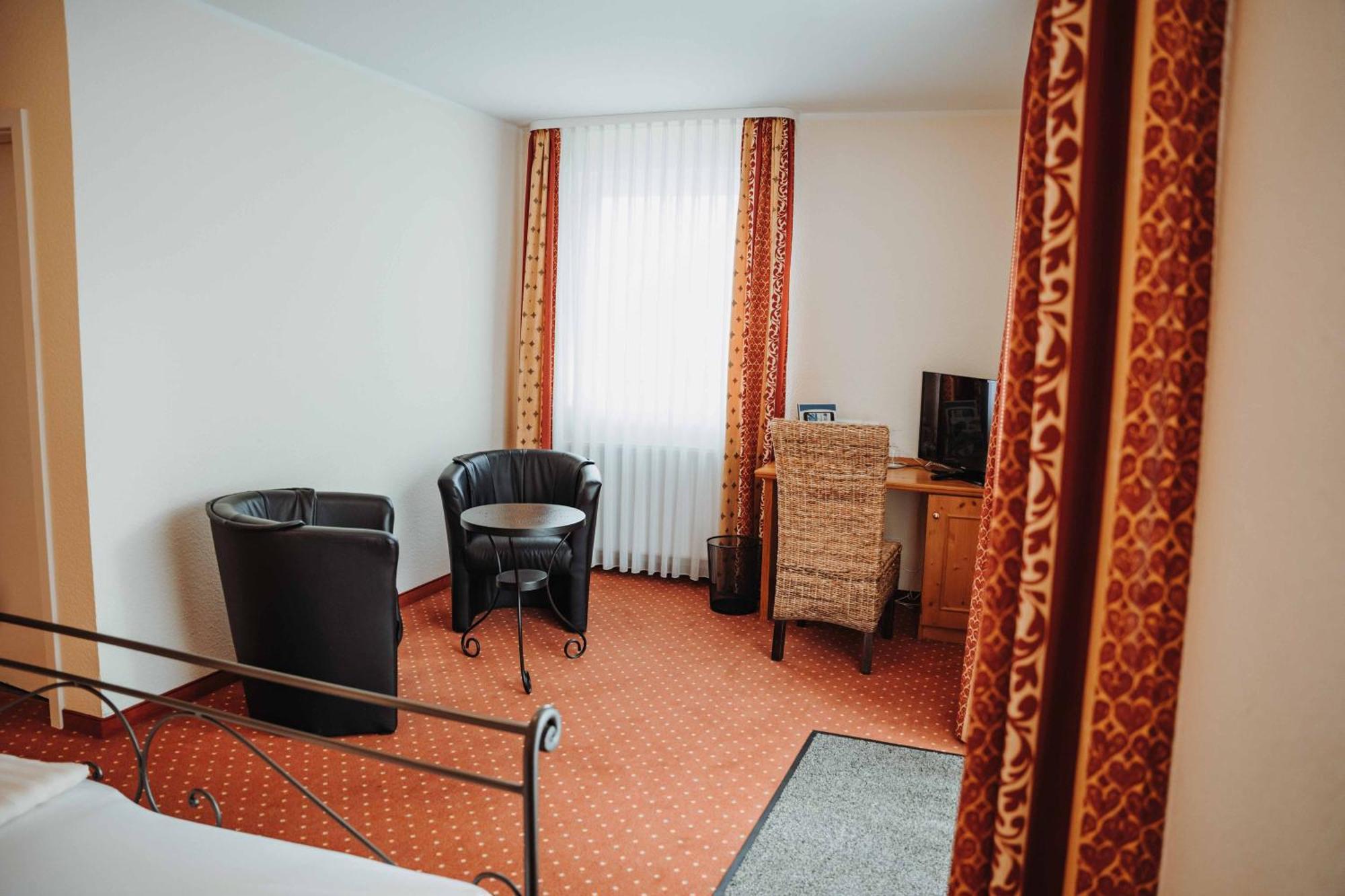 Hotel Am Wallgraben Брілон Номер фото
