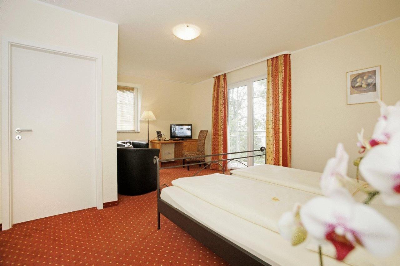 Hotel Am Wallgraben Брілон Номер фото