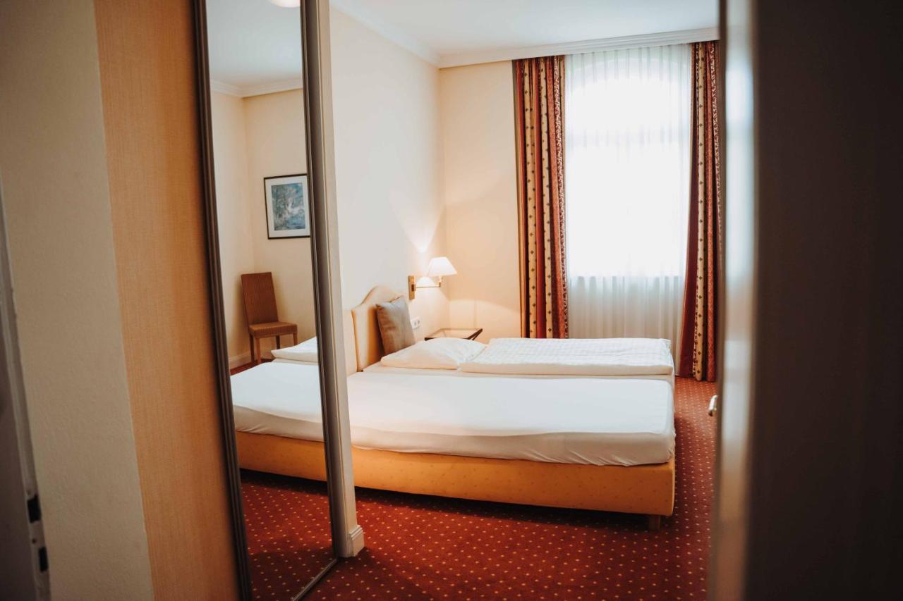 Hotel Am Wallgraben Брілон Номер фото